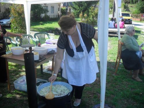 Súťaž vo varení v rámci Kapustového festivalu vo Vidovej